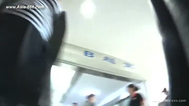 盗撮動画　逆さ盗撮を見てると普段の外出時も景色が変わってくるらしいｗ